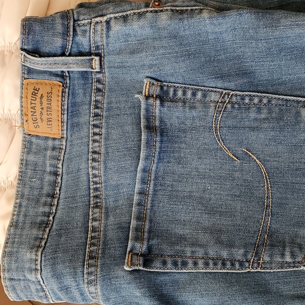 Levi Strauss, Mid Rise Slim, Plus size - Picture 2 of 6